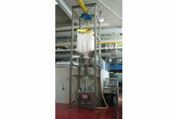 Bulk bag unloading station 